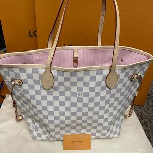 Louis Vuitton Neverfull MM azur pink inside